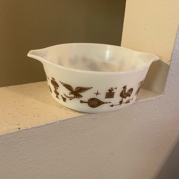 Pyrex Other - Pyrex Vintage Early American  Bowl with Brown Design. 1 1/2 Qt. Exc. Condition.